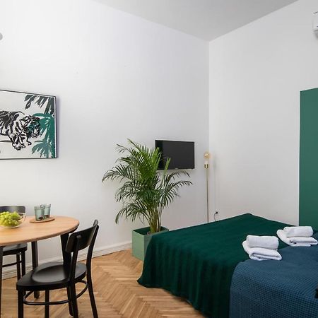 Barbacan Suites - Old Town Apartments - By Upstairs Краків Екстер'єр фото