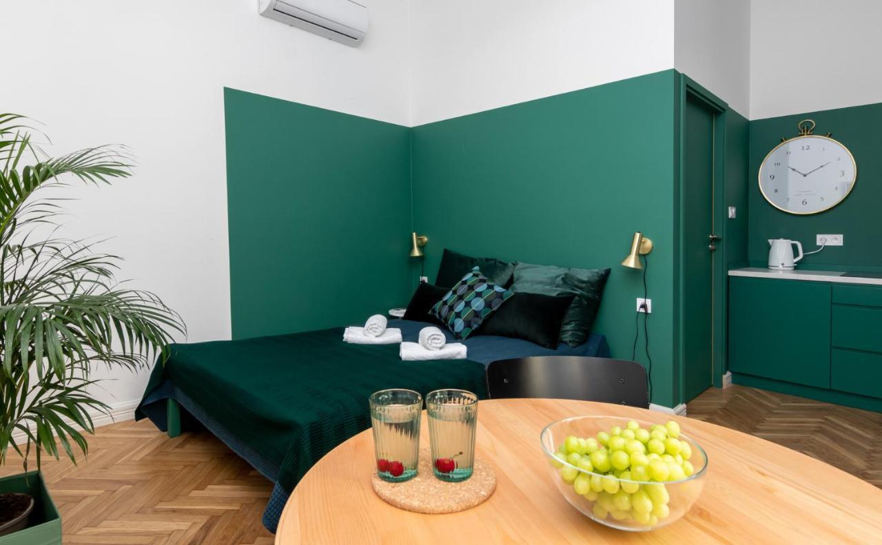 Barbacan Suites - Old Town Apartments - By Upstairs Краків Екстер'єр фото
