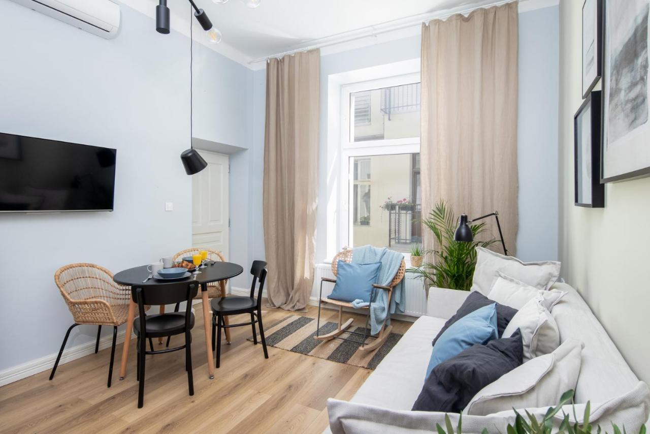 Barbacan Suites - Old Town Apartments - By Upstairs Краків Екстер'єр фото