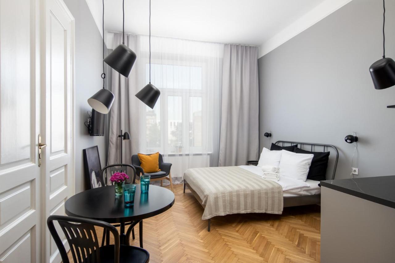 Barbacan Suites - Old Town Apartments - By Upstairs Краків Екстер'єр фото