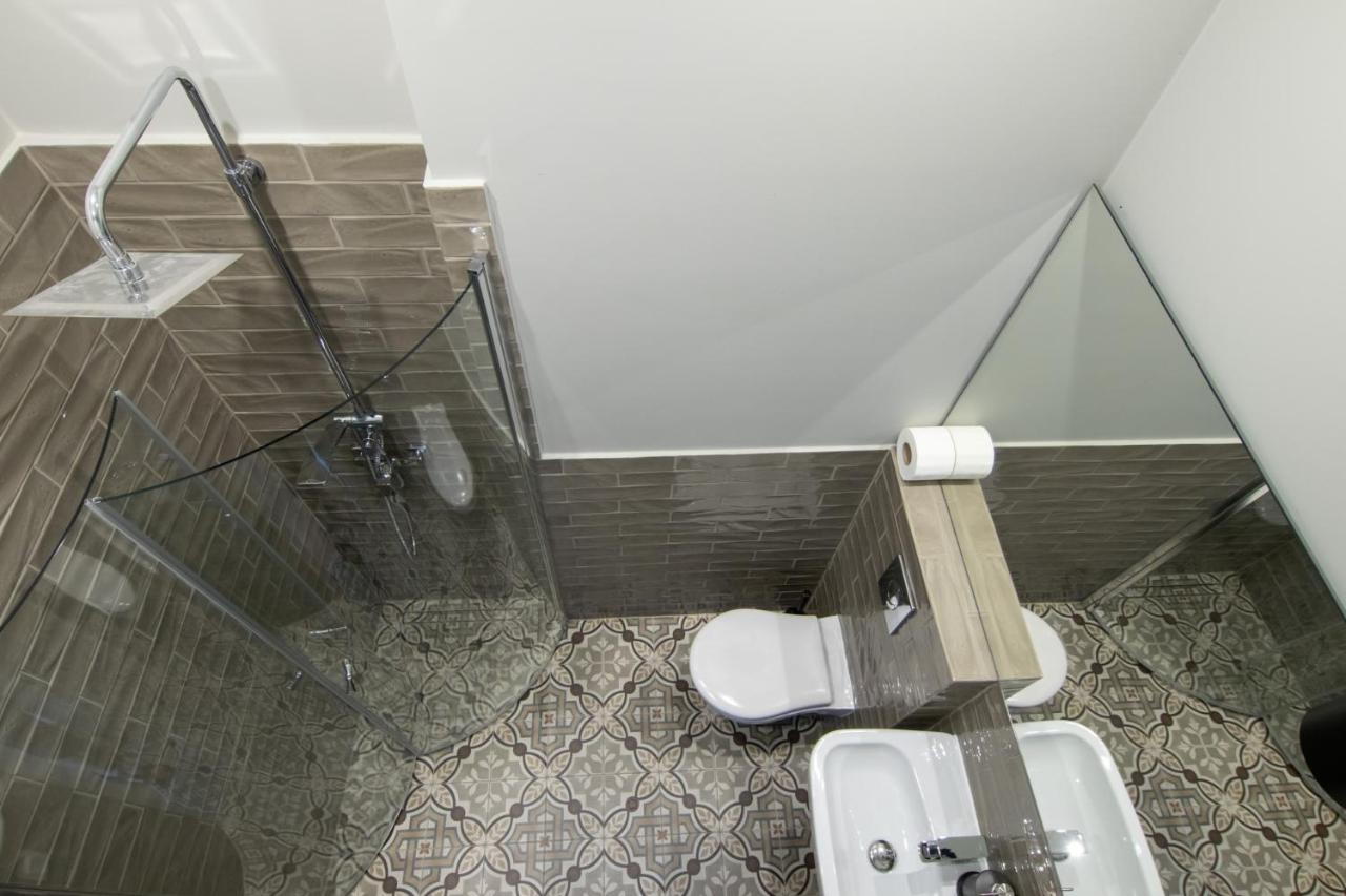 Barbacan Suites - Old Town Apartments - By Upstairs Краків Екстер'єр фото